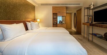 Lincoln Plaza London, Curio Collection by Hilton