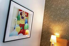 Lincoln Plaza London, Curio Collection by Hilton