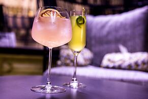 Lincoln Plaza London, Curio Collection by Hilton