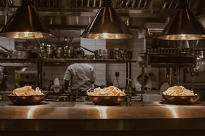 Lincoln Plaza London, Curio Collection by Hilton