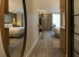 Lincoln Plaza London, Curio Collection by Hilton