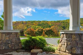 Courtyard by Marriott Lenox Berkshires