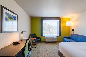 Holiday Inn Express & Suites Atchison by IHG