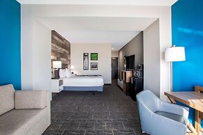 La Quinta Inn & Suites by Wyndham Pittsburg