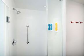 Tru by Hilton McDonough