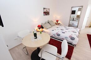 Rooms and apartments Sally