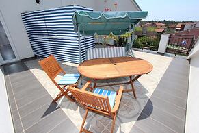 Rooms and apartments Sally