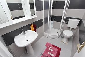 Rooms and apartments Sally