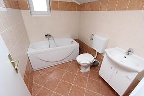 Rooms and apartments Sally