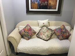 WHITEHOUSE Guesthouse