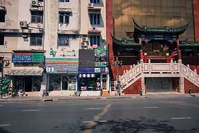 YHA Bangkok Downtown at Station S3 - Hostel