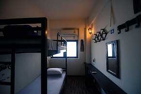 YHA Bangkok Downtown at Station S3 - Hostel