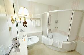 Victoria na Zamkovoy Hotel