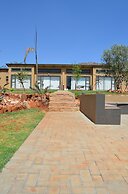 Manor Hills Guest Lodge