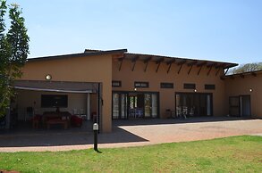 Manor Hills Guest Lodge