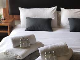 Manor Hills Guest Lodge