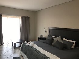 Manor Hills Guest Lodge