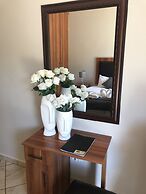 Manor Hills Guest Lodge