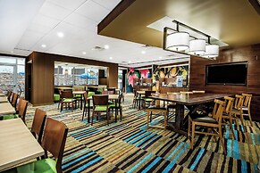 Fairfield Inn & Suites by Marriott Van Canton Area