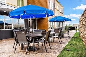 Fairfield Inn & Suites by Marriott Van Canton Area