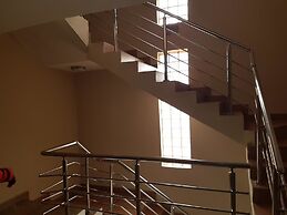 Emzrel Hotel & Suites