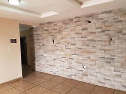 Emzrel Hotel & Suites