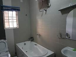 Emzrel Hotel & Suites