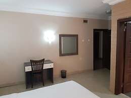 Emzrel Hotel & Suites