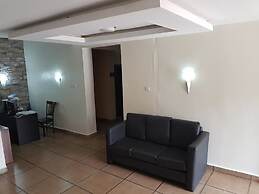 Emzrel Hotel & Suites