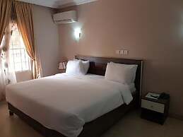 Emzrel Hotel & Suites