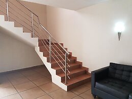 Emzrel Hotel & Suites