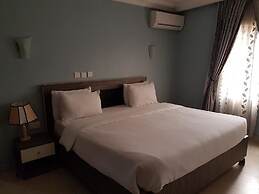 Emzrel Hotel & Suites