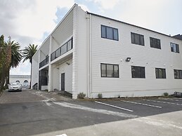 Three Palms Lodge