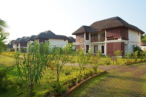 Le Pondy Beach & Lake Resort