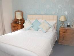 Pinewood Guest House