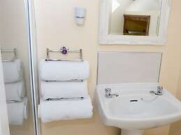 Pinewood Guest House