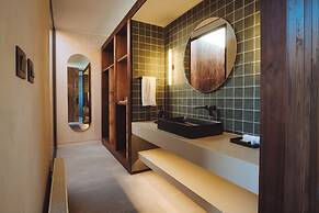 Hotel Alaia