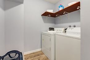 Superb 3BR mins to DT SAIT