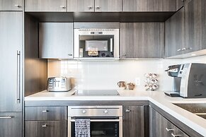 QuickStay - Premium 2bdrm in Yorkville (Yonge & Bloor)