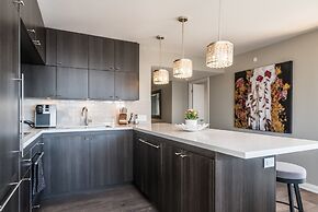 QuickStay - Premium 2bdrm in Yorkville (Yonge & Bloor)