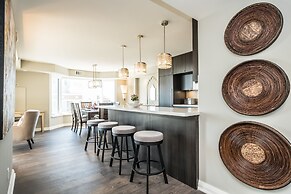 QuickStay - Premium 2bdrm in Yorkville (Yonge & Bloor)