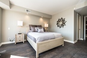 QuickStay - Premium 2bdrm in Yorkville (Yonge & Bloor)