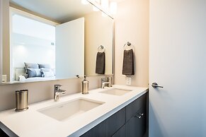 QuickStay - Premium 2bdrm in Yorkville (Yonge & Bloor)