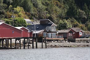 Orca Lodge