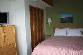 Orca Lodge