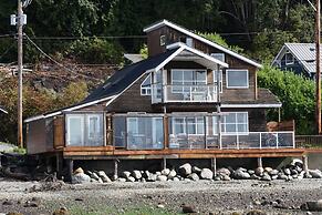 Orca Lodge