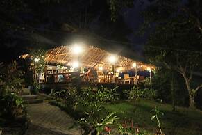 Chomjan Beach Resort