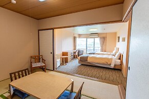 Wisterian Life Club Toba