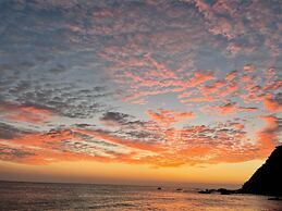 Wisterian Life Club Toba