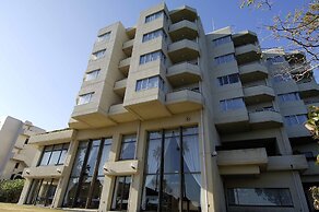 Wisterian Life Club Toba